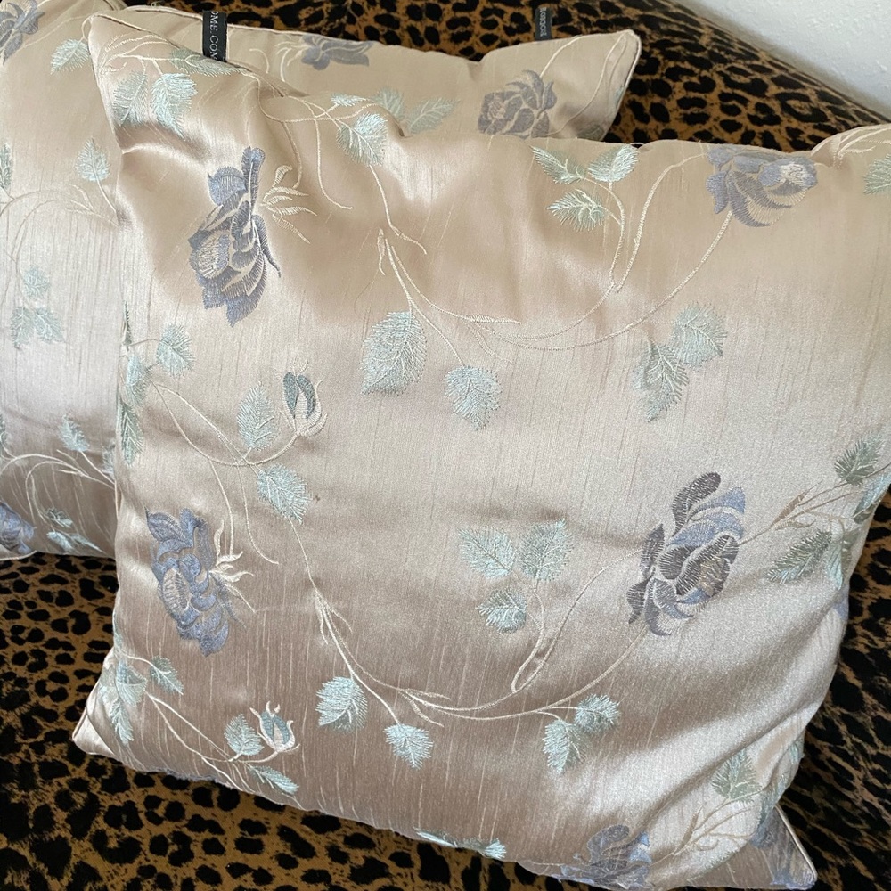 1 Day Sale! Set of 2  decorative cushions